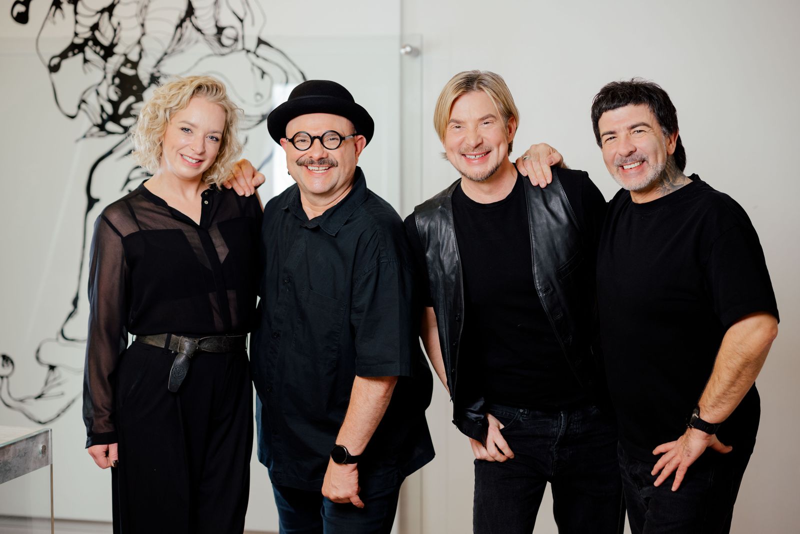 Ines Wigger, Alex Vegara Lopez, Alwin P. und Mario Di Vincenzo im Salon